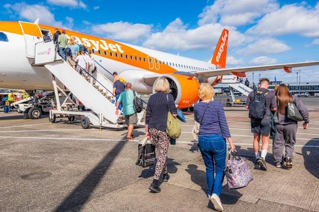 Airport Ground Crew Roles in Madrid Offering Annual Pay Up to €38,000
