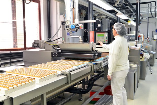Factory Assembly Line Positions in Osaka Offering Yearly Pay Up to ¥4,500,000